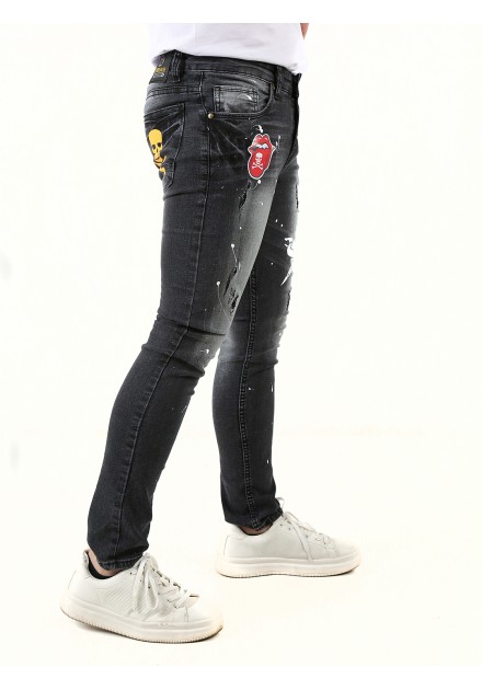  serigrafia calavera y punal.Modelo skinny estrecho de cinco bolsillos con cremallera y boton metalico.