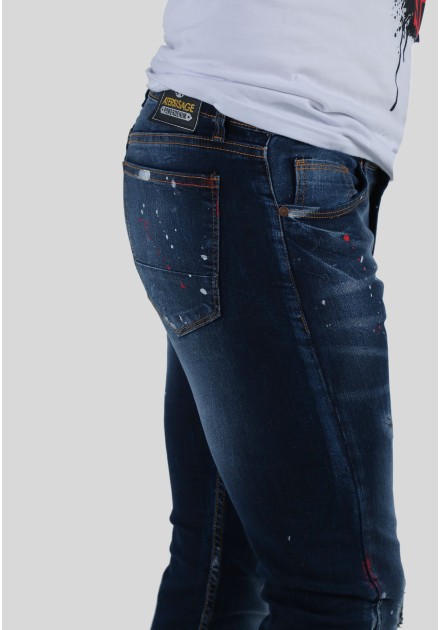  lavado oscuro con rotos y pintura. Cierre cremallera.