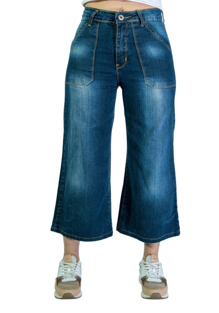 Pantalón wide leg.