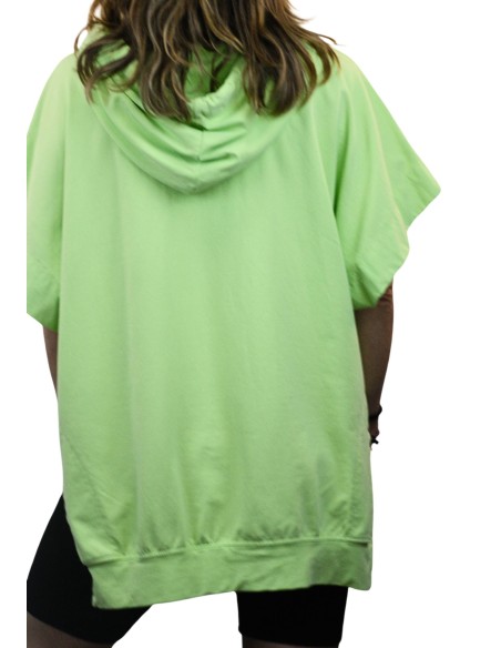 bolsillos centralesy cordon capucha