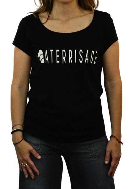 Camiseta mujer cuello barco manga corta.