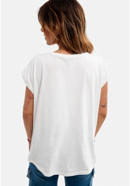 Camiseta cuello pico sin mangas.