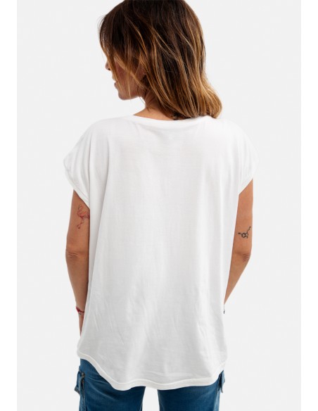 Camiseta cuello pico sin mangas.