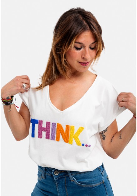 Camiseta cuello pico sin mangas.