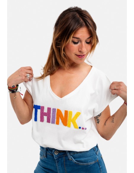 Camiseta cuello pico sin mangas.