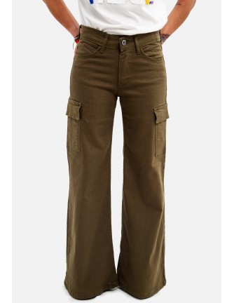 Pantalon cargo color.