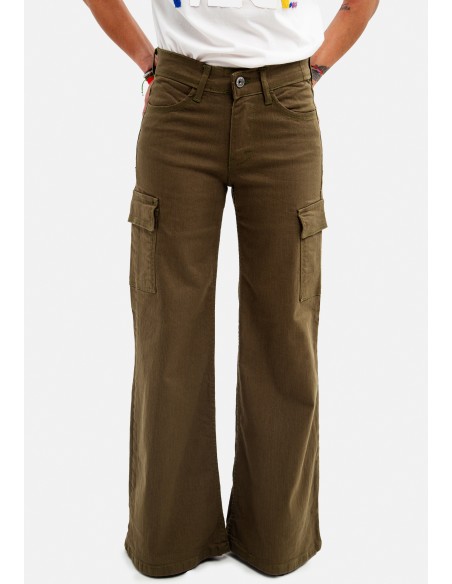 Pantalon cargo color.