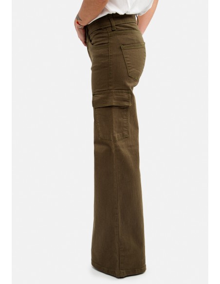 Pantalon cargo color.