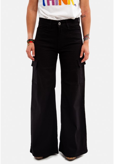 Pantalon cargo color.