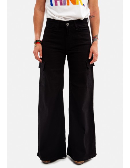 Pantalon cargo color.