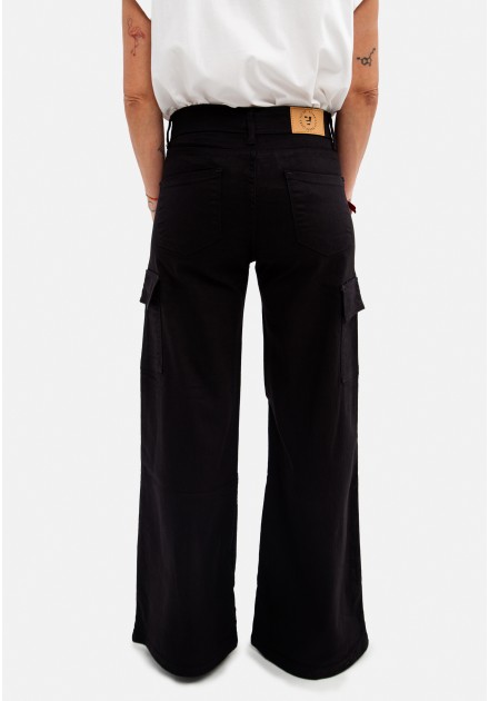 Pantalon cargo color.