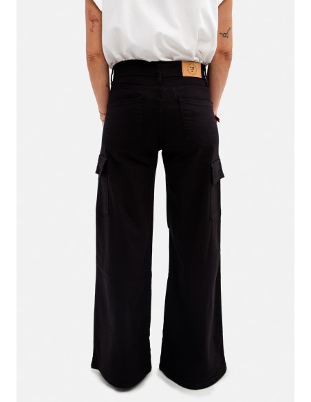 Pantalon cargo color.